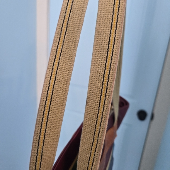 Recycled bus seats tote - Picture 11 of 12